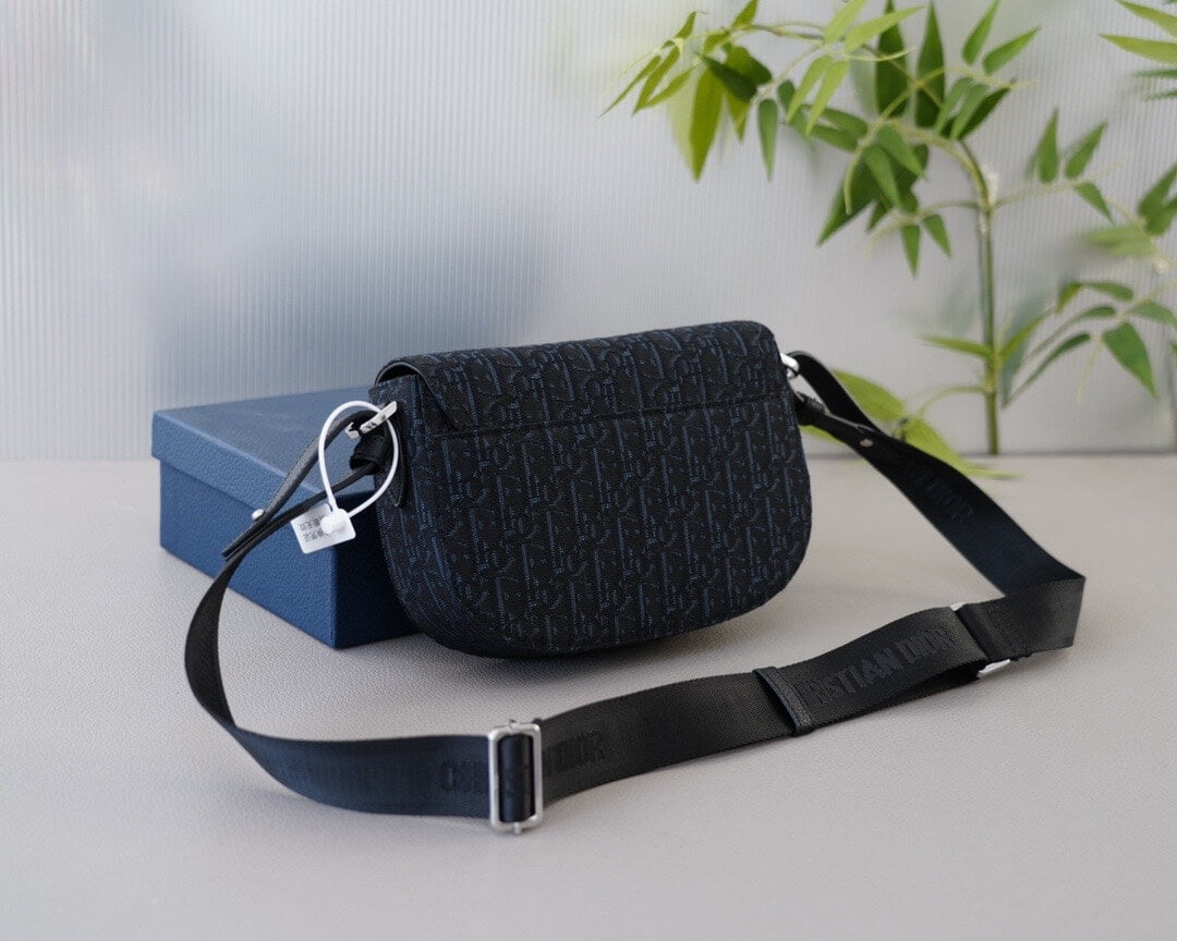 Simple Classic Metal Buckle Saddle Bag