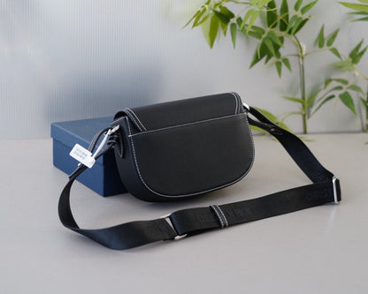 Simple Classic Metal Buckle Saddle Bag