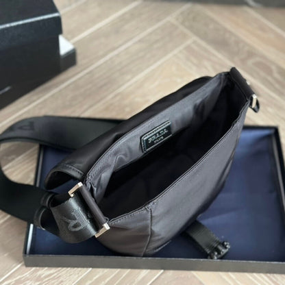 Nylon Inverted Trapezoid Messenger Bag